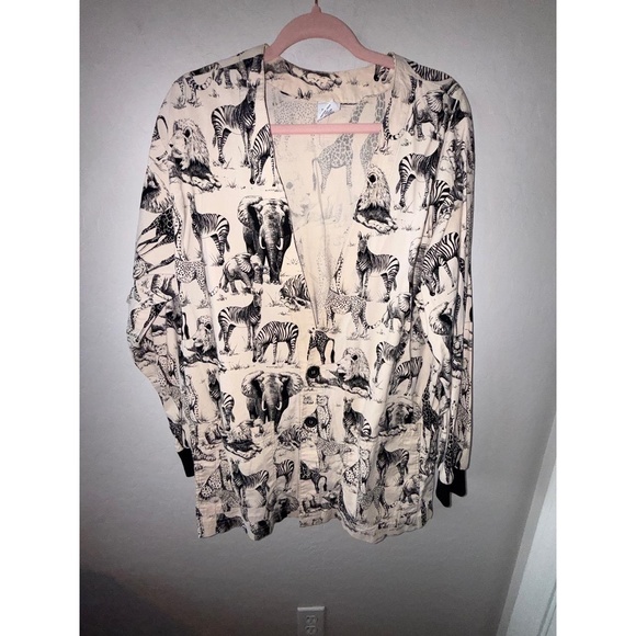 Scrubs Womens L Black And Cream Open Front Animal Print Long Sleeve Modern Chic - Picture 1 of 3